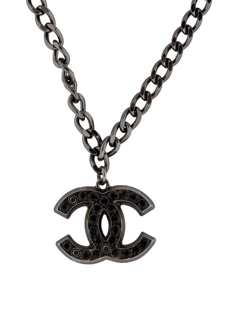 black pendant chanel